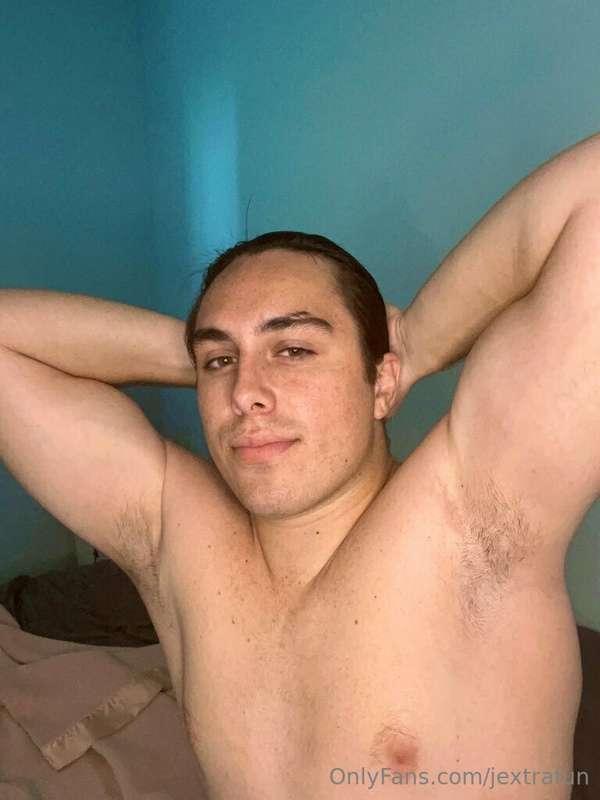 Hanging out message me 🍆🥩👅