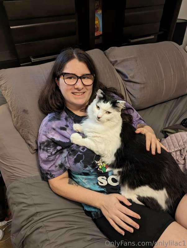 Just chilling with my cat 😺🥰