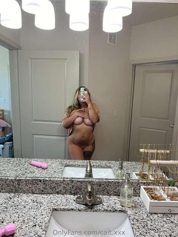 Only a select few get to watch me play. 🐱✨ check your DM’s t..