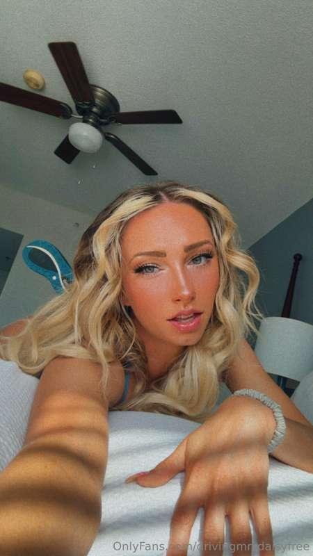 go follow this all natural country bombshell @barbiesfreeof