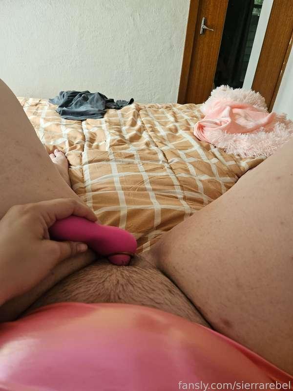 This toy feels like I'm being sucked and licked and all kinds of filthy thoughts go through my head