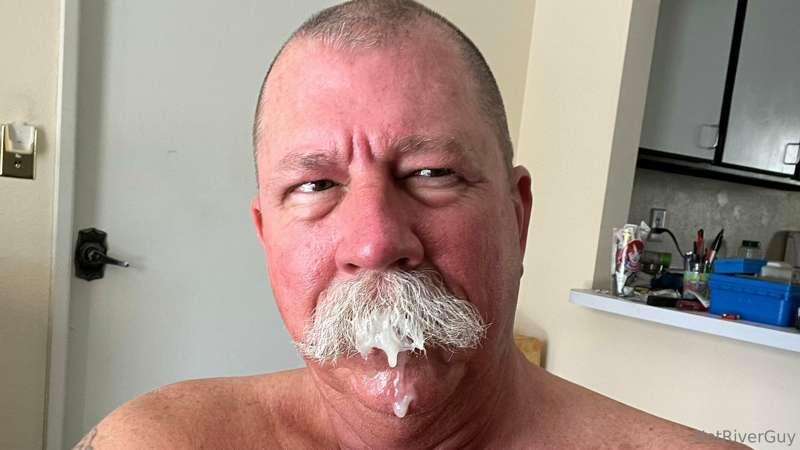 I love cum on my mustache.