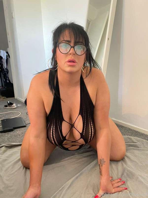I like being on my hands and knees 🙈 Let’s have some fun tog..