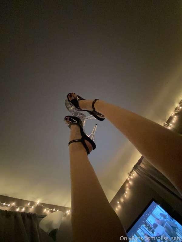 Some heel spamming ☺️🖤👣