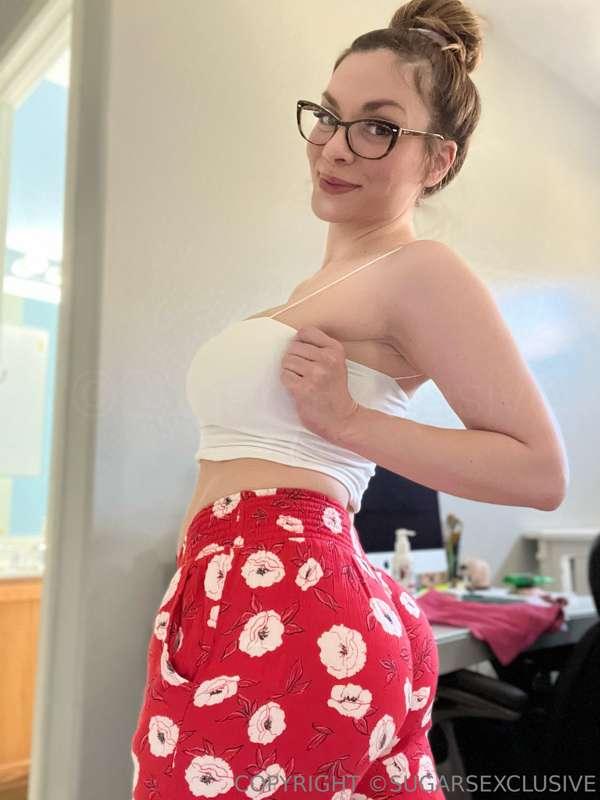 Would you bend me over? 😈 @sugarsexclusive 