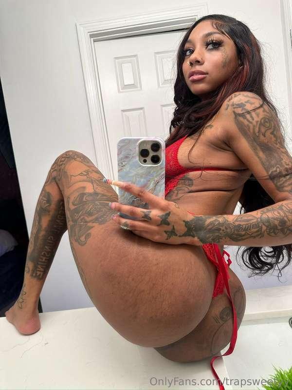 fav toy on my tight wet pussy!😛😛 lonely & horny! Making myse..