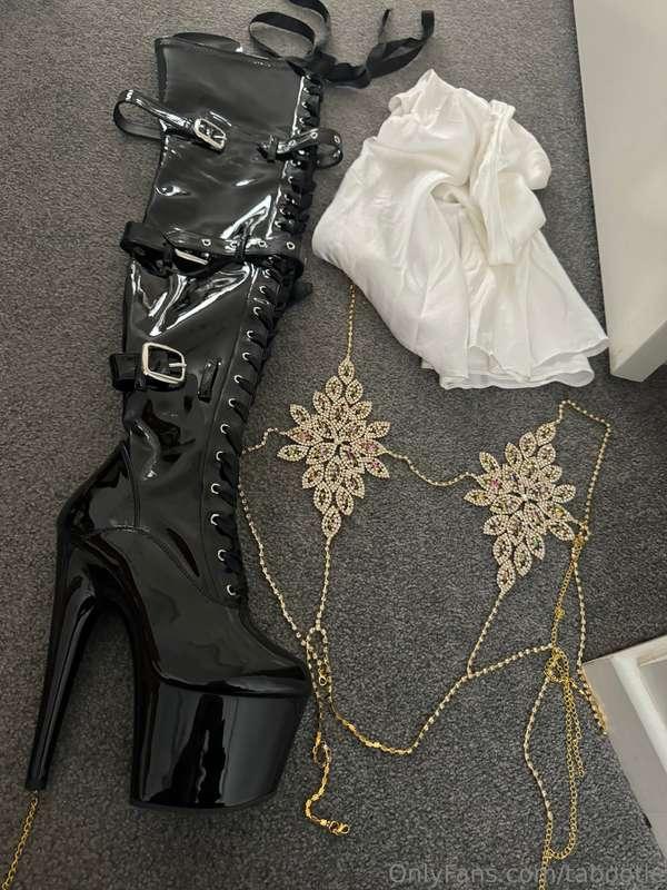 Teasers of the outfits I wore for three different shoots las..