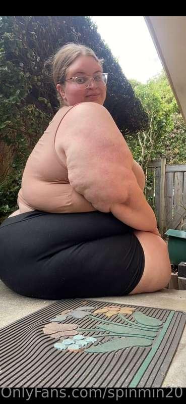 big girl in her little brown tee🤎
If you got some spare $$, ..