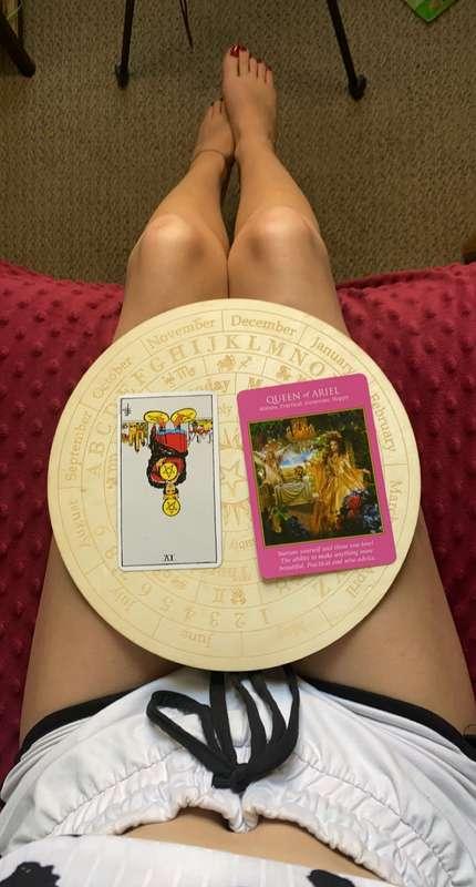 TODAYS TAROT READING FOR SATURDAY, AUGUST 28th 2021  💸 4 OF ..