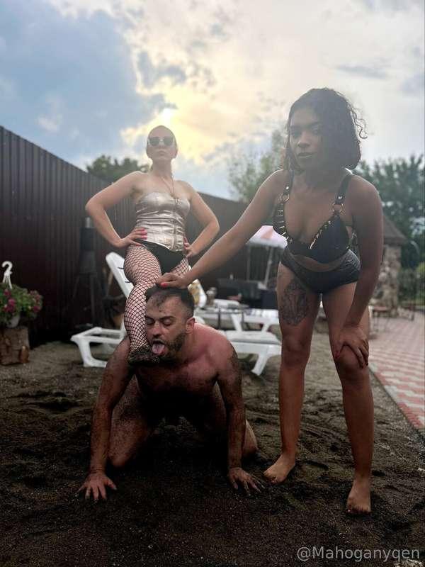 With @MistressZeida with help this pig find his comfor zone ..