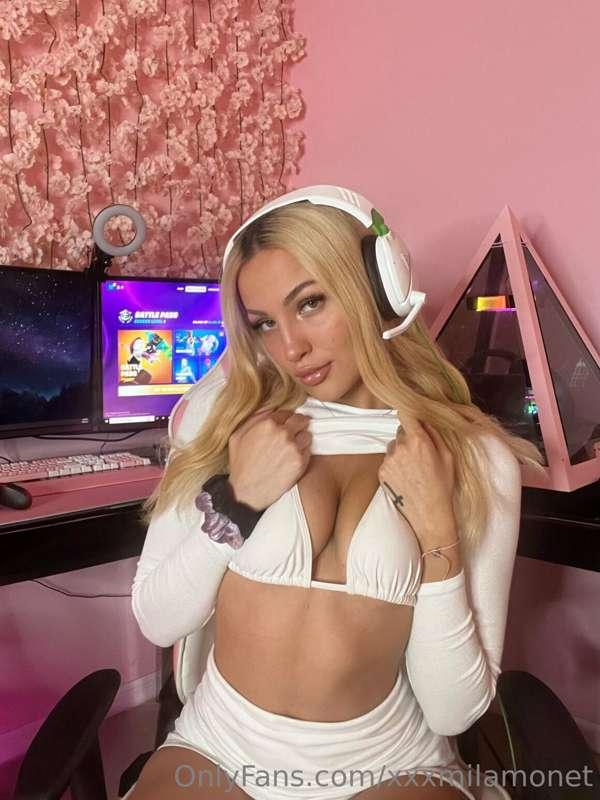 Let's play a game😋 you tip me $10 and i send you something s..
