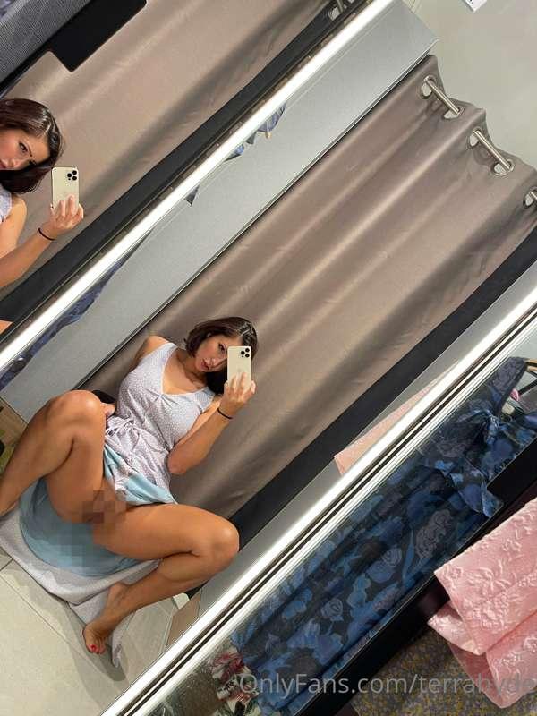 Changing rooms are for getting yourself off don’t you agree ..