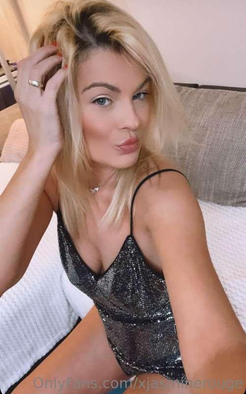 I put on my favorite lingerie for you 💋 Do you want to see m..