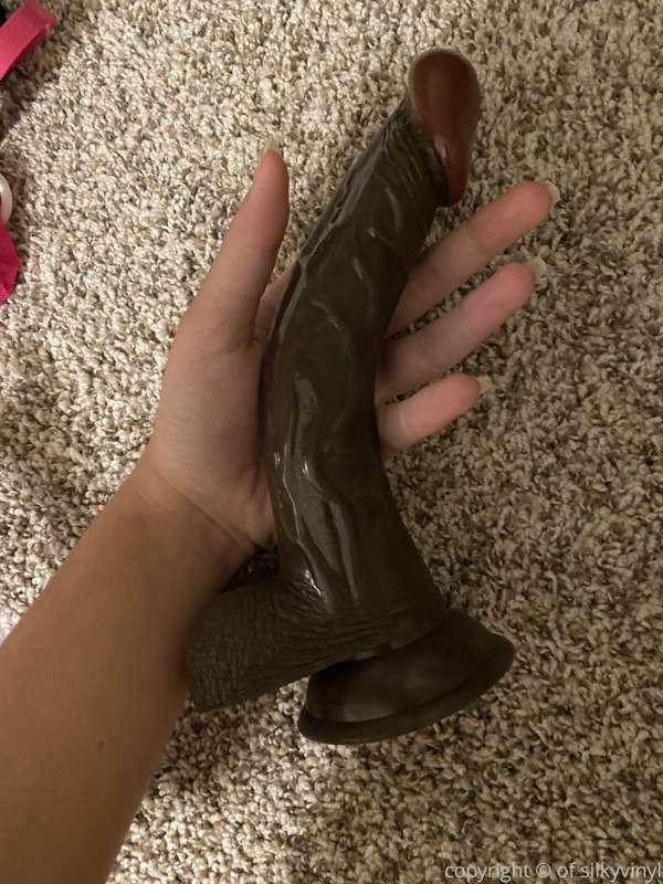 8 inch bbc dildo just came in the mail !!!!! i absolutely ca..