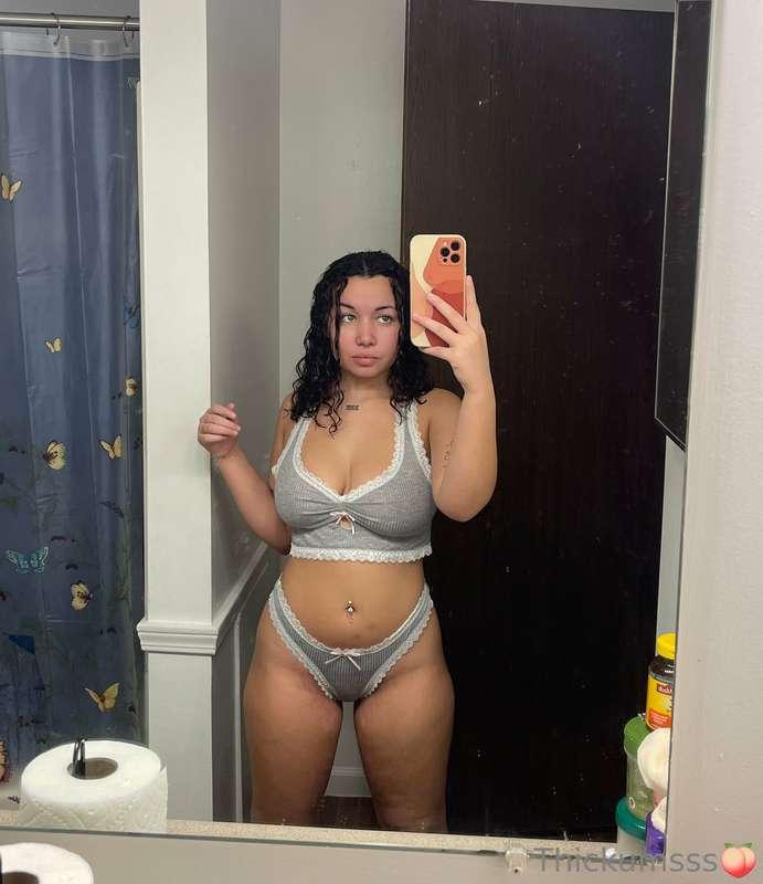 GOOD MORNING & HAPPY NEW YEAR BABES 💗💗🥳