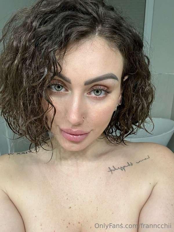 Eye contact✅👅