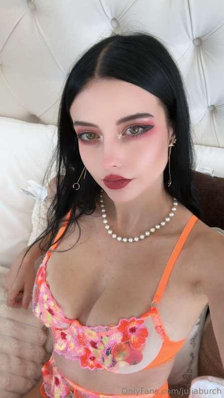 are you available rn? I need help 🤭😈