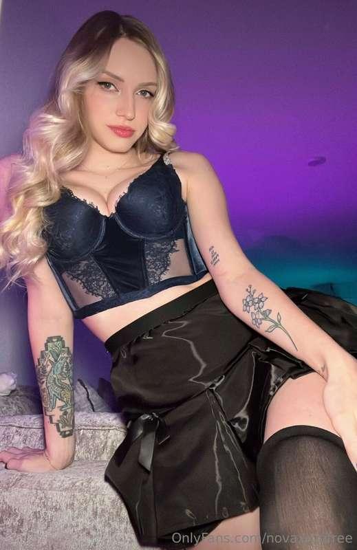 i love wearing skirts so you can peek up them >.<