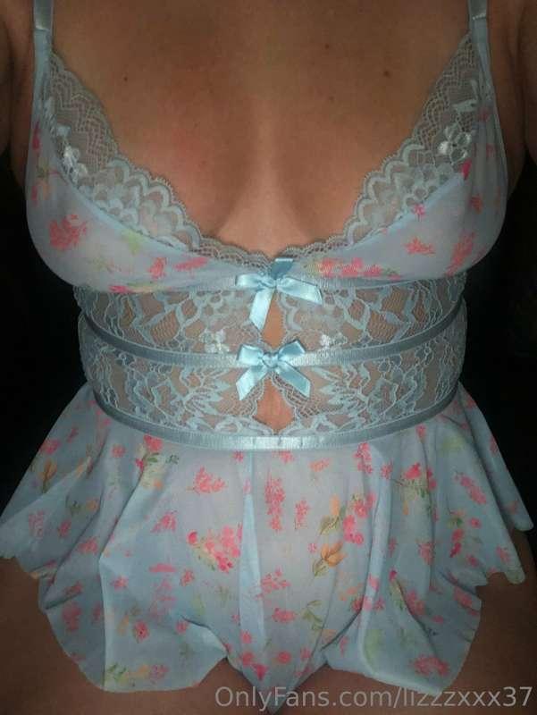Sneak peak of outfit I’ll have on when I go live august 12/1..