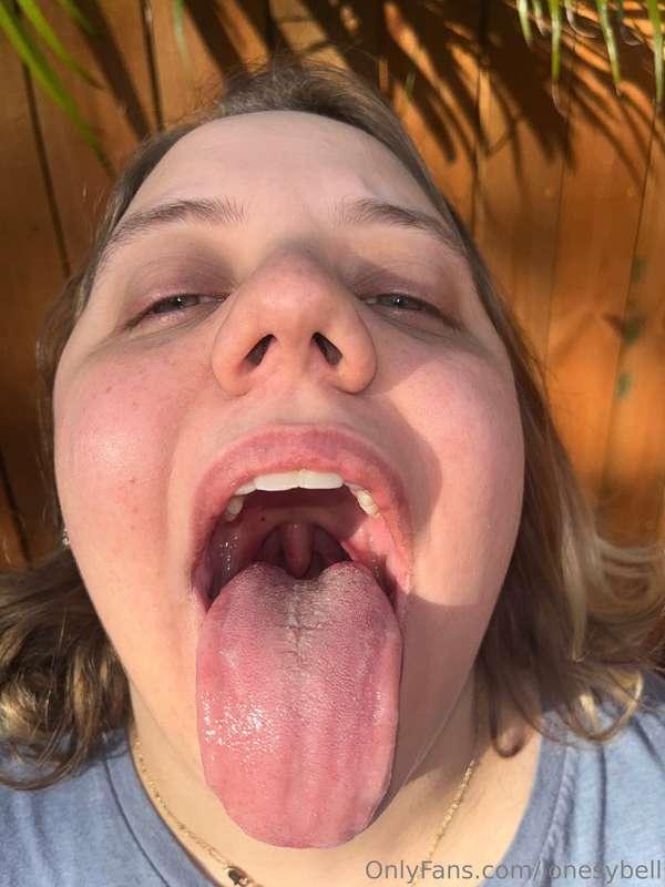 More tongue time 👅 some full face and some close up