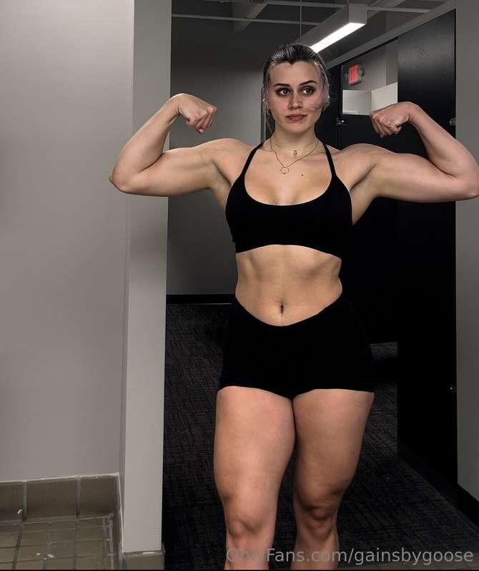 Bet you can't stop staring. I don't blame you. 💪