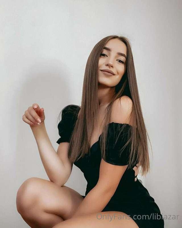 שפתיים זוג עיניים, גומות בלחיים.. והחיוך שלה אומר הכל.. 😋
