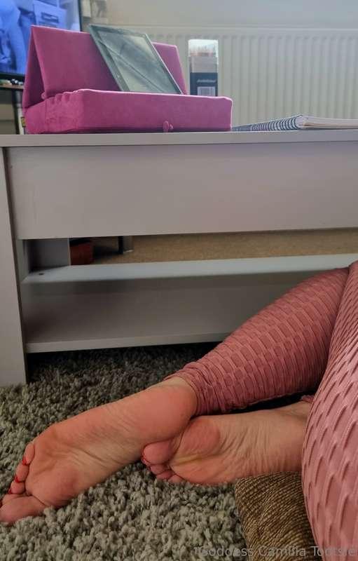 Stare at my tootsies while I sketch 🤭 I am a woman of many t..
