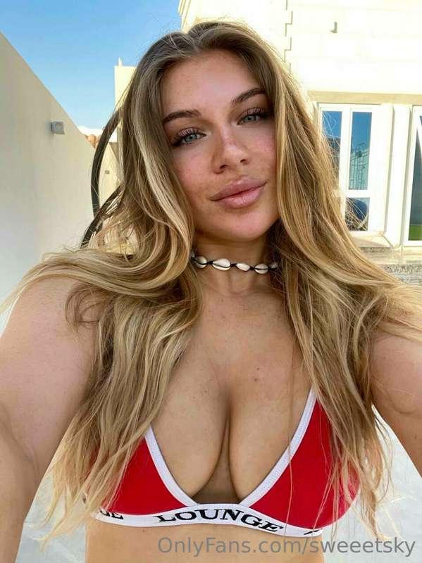 Giving summer vibes and soaking up the sun in style! Embraci..