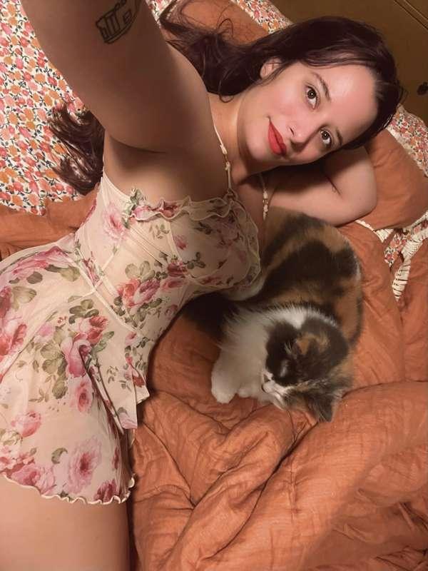 1 ♥️ = 1 pet for Margot. 🐱