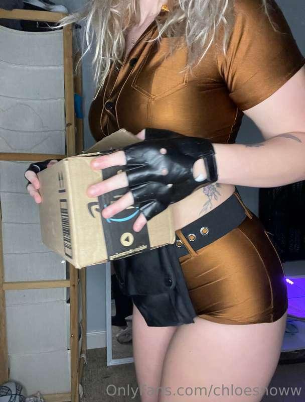 I knock on your door with a package like this, wyd?
