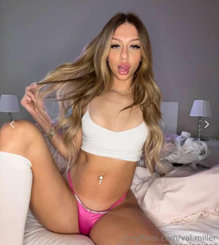 She’s been messing with older college guys💦 add the brand ne..