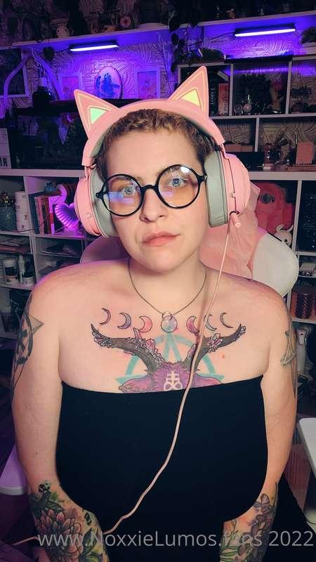 I know you missed me. I missed bein' a slut and showing off...