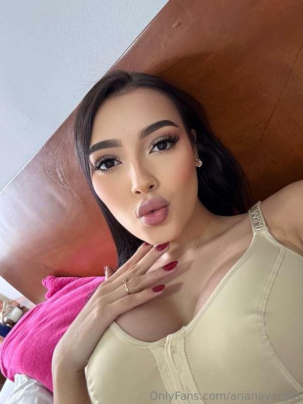 Kisses sweeter than sin, vibes hotter than the sun 💋☀️