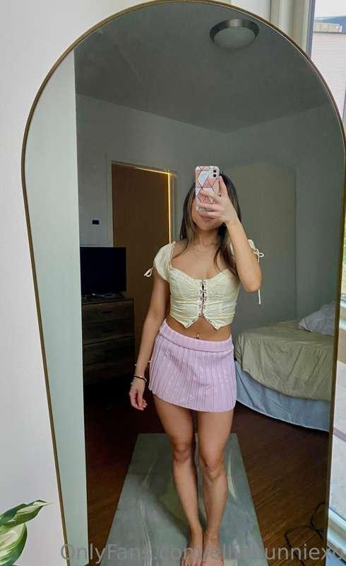 I love dressing girly :)