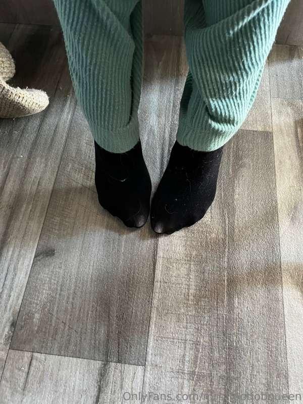 mrs_footjobqueen image #4