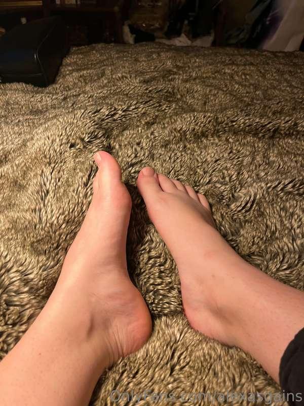 For the feet fellas 😘🦶