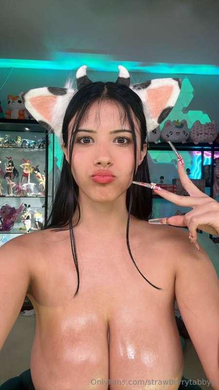 Come join my twitch stream🥺
Twitch.tv/Strawberrytabby