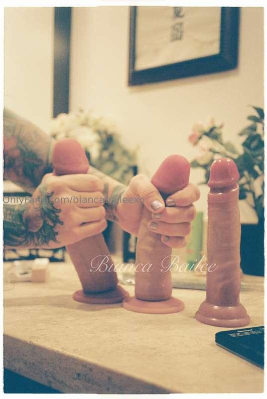 Which one would you like to see me fuck myself with? 😈 @bian..