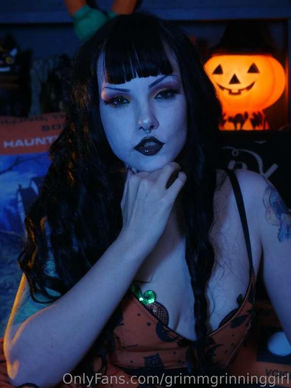 Hey My Little Spookies!! <3 New Set coming New Years Eve! Wh..