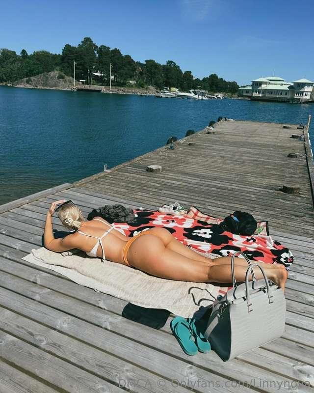 I want someone to rub sun lotion on my back, tease each othe..