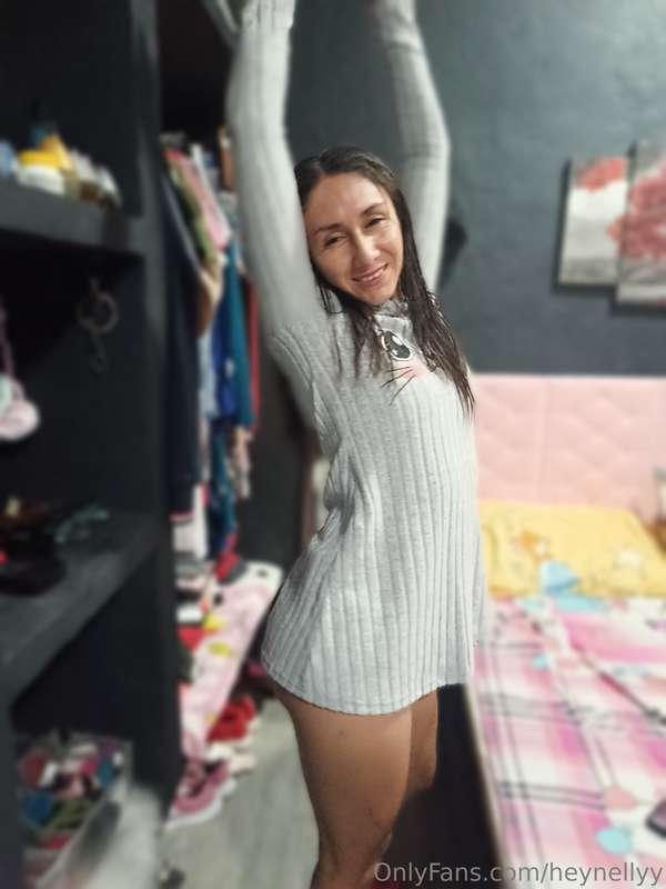 Not sure what’s more distracting—my outfit or my thoughts ab..