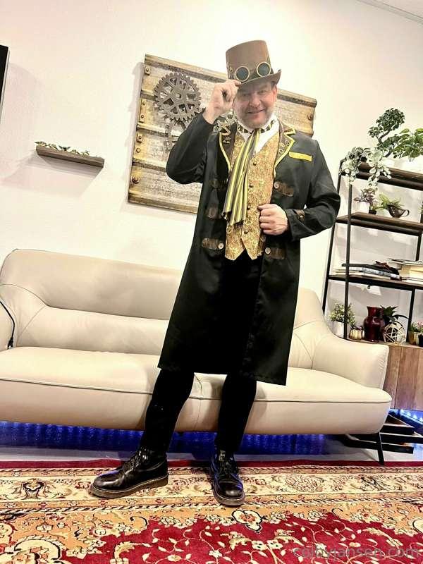 Halloween costume that didn't make it #steampunk

Tried AI f..