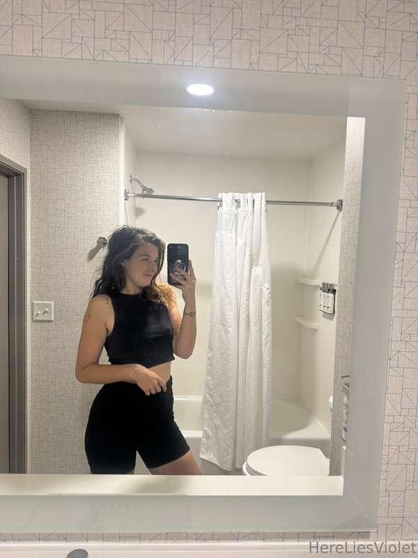Absolutely in love with this hotel bathroom mirror 🥹
