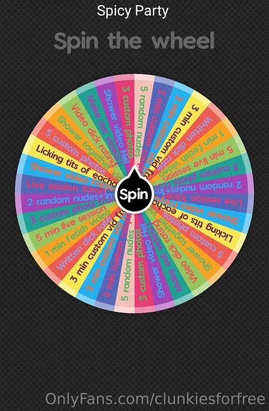 Wanna play? Dm us!💋💋💋