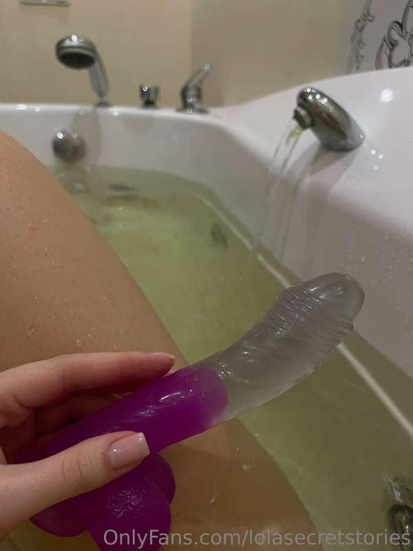 Have small relax  now🚿💦 who wants with me?🤤
