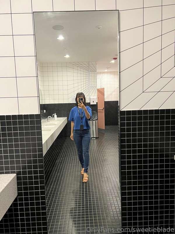 Yesterday’s #OOTD:  #Uniqlo shirt & jeans  Back in office af..