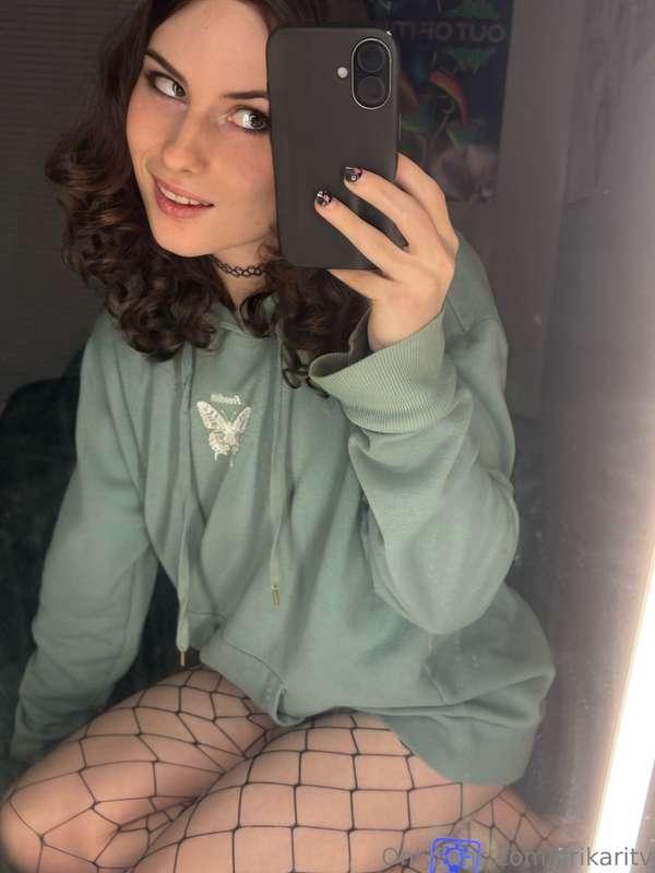 I’d do anything to please u 💚✨