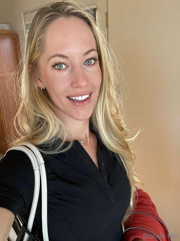 Typical Mom next door heading to work 😘 (only you know my na..
