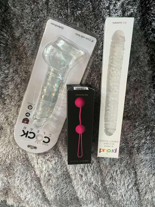Spent £120 on sex toys today! First person to send me the wh..