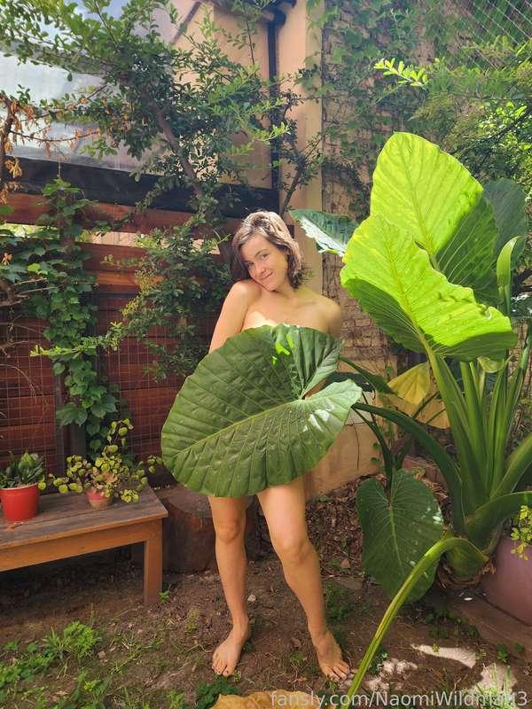 Taking every opportunity I can to get naked outside, even in this very populated apartment building. 

It may look like a private terrace, but my neighbors live only a few feet away and like to keep their sliding doors open for fresh air. Oh well, I thought, they will understand my need to let my skin breathe. 😁❤️

And my butthole needs sun too. They will understand that as well, right? 😂

Who doesn't love naughty nature girls? 😜